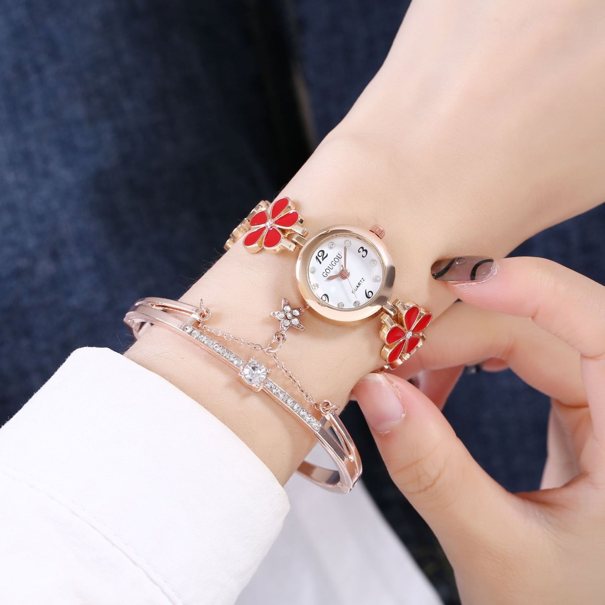 Ladies Petal Patterned Quartz Watch Bracelet Set — photo 3